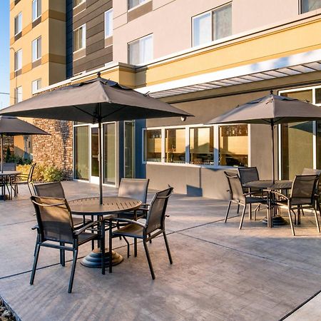 Fairfield Inn & Suites By Marriott Уеначи Екстериор снимка