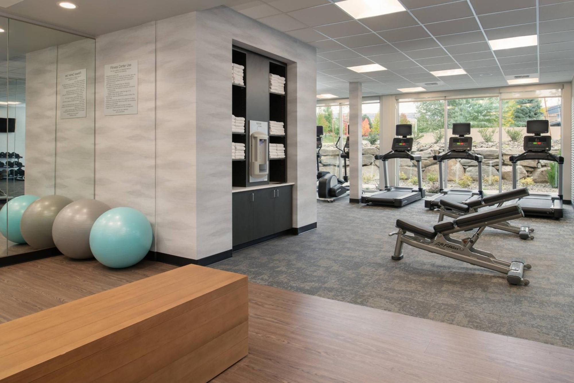 Fairfield Inn & Suites By Marriott Уеначи Екстериор снимка