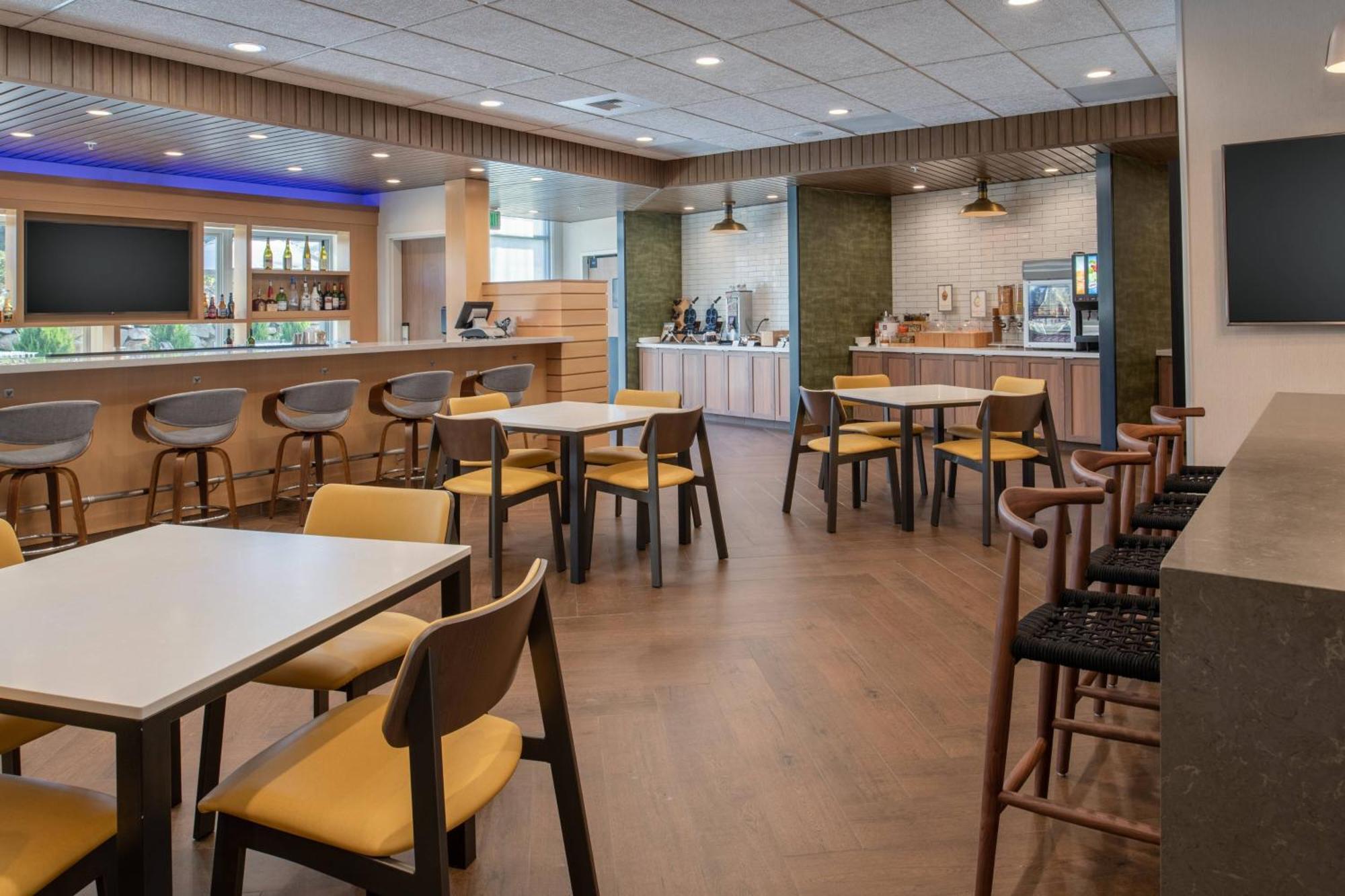 Fairfield Inn & Suites By Marriott Уеначи Екстериор снимка