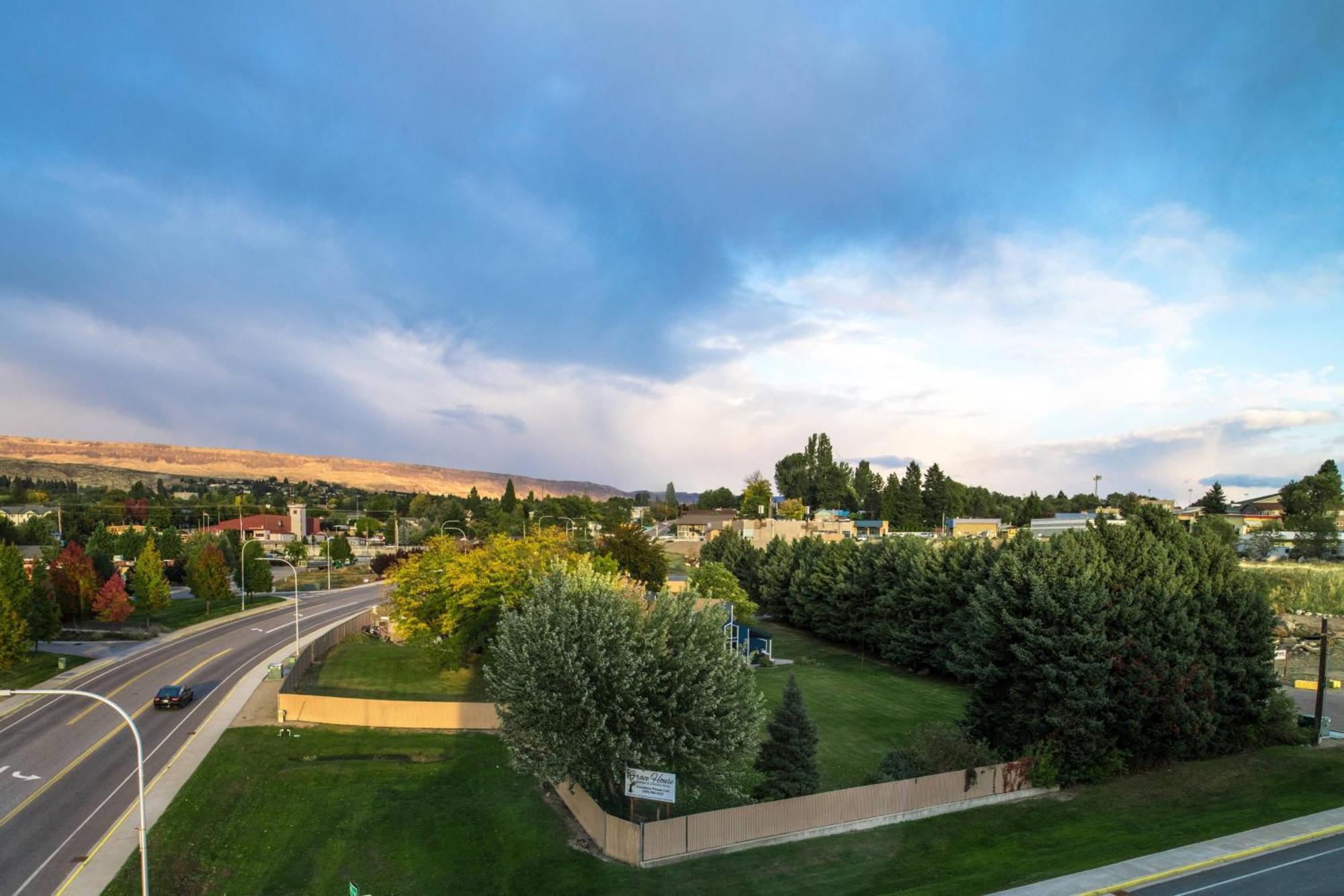 Fairfield Inn & Suites By Marriott Уеначи Екстериор снимка