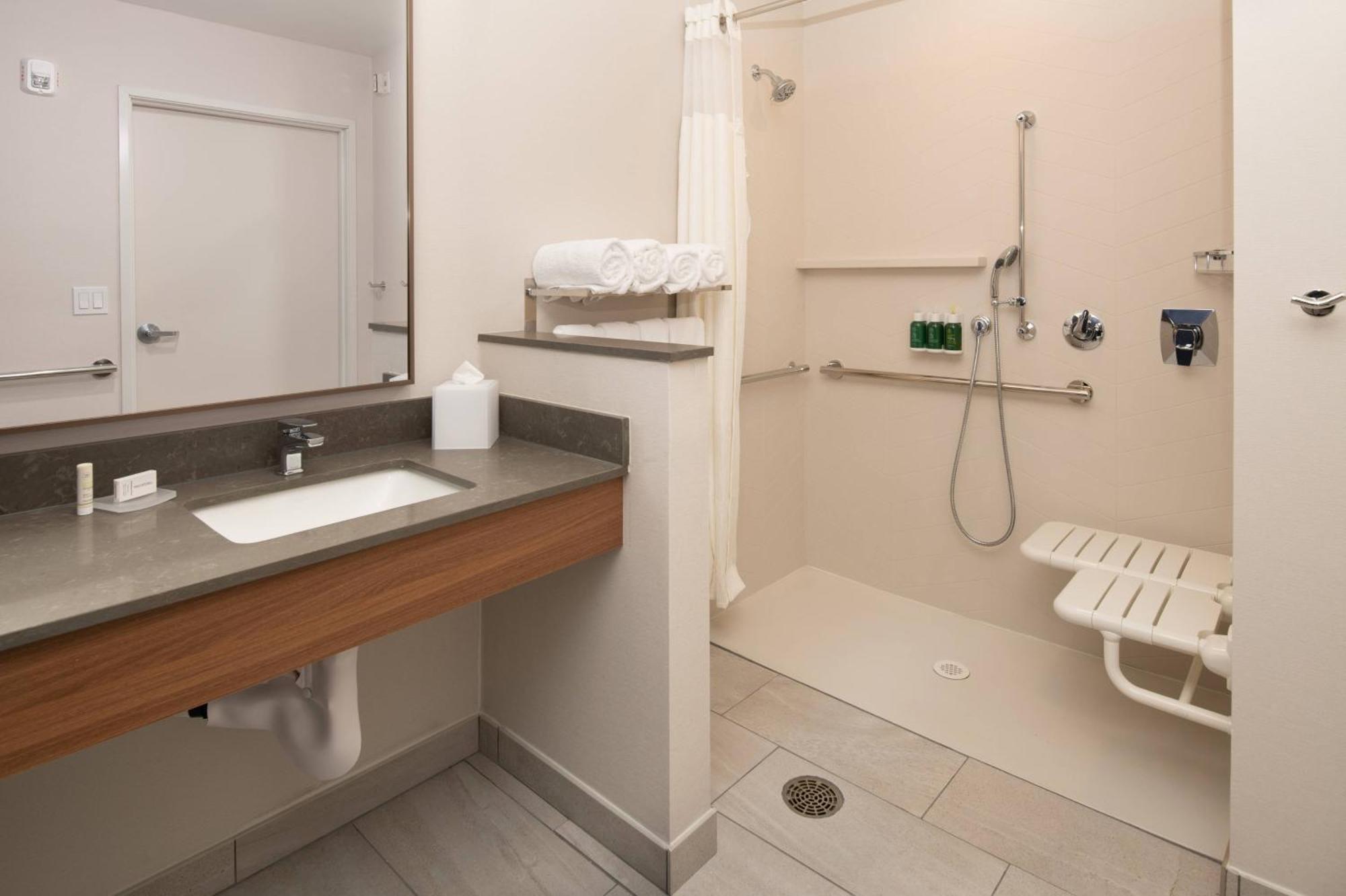 Fairfield Inn & Suites By Marriott Уеначи Екстериор снимка