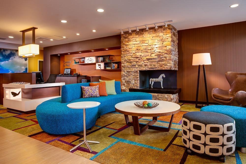 Fairfield Inn & Suites By Marriott Уеначи Екстериор снимка