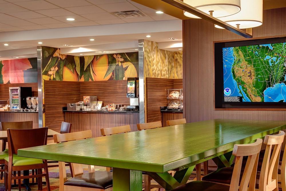 Fairfield Inn & Suites By Marriott Уеначи Екстериор снимка